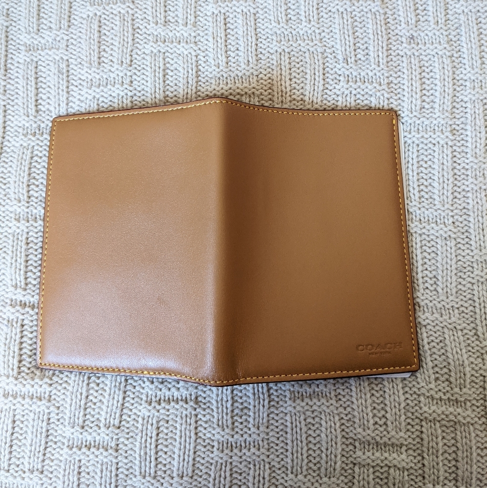 Coach Passport Case in Light Saddle - BNWT - Picture 9 of 14